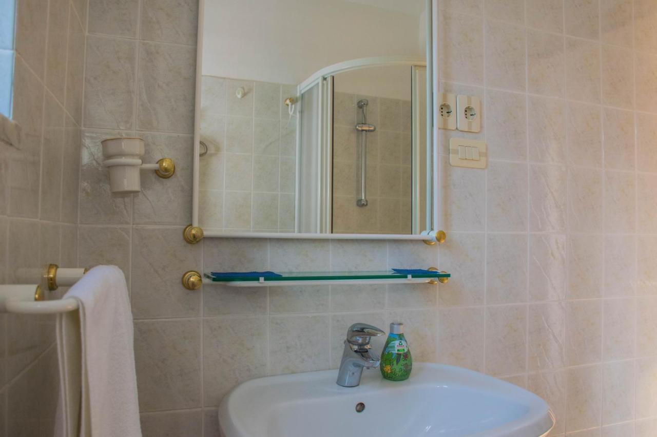 Holiday House Punta Blue & Orange 5M From The Sea, Island Cres Punta Kriza Exterior photo