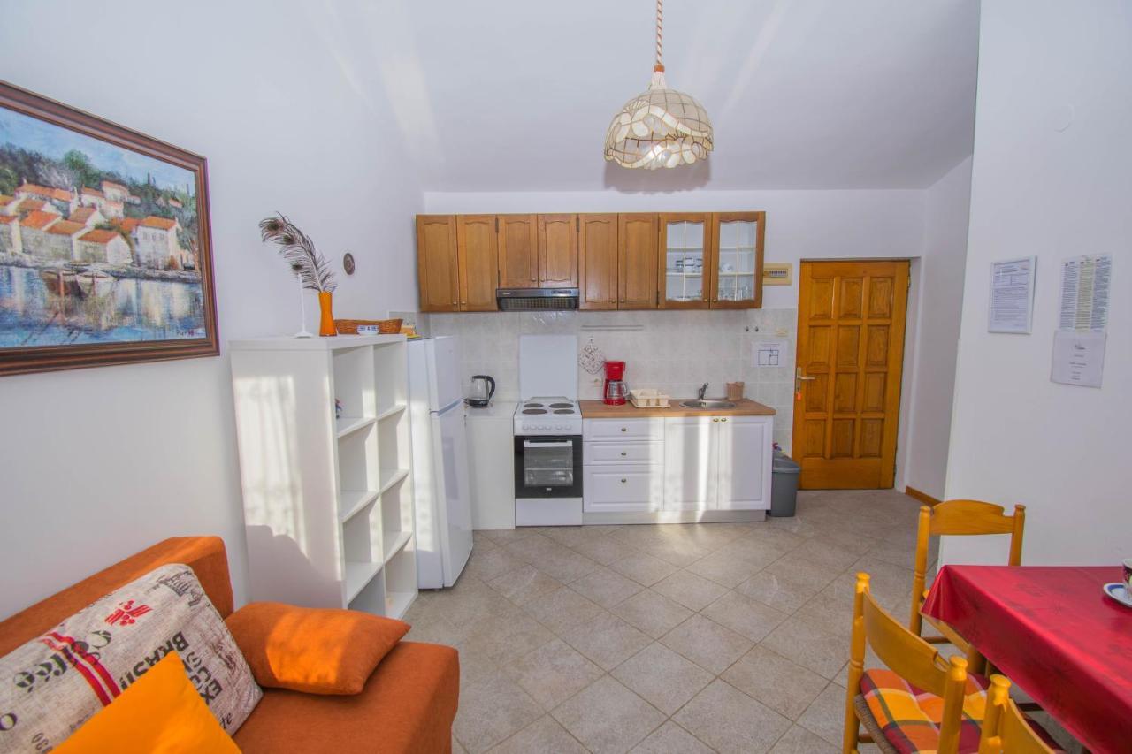Holiday House Punta Blue & Orange 5M From The Sea, Island Cres Punta Kriza Exterior photo